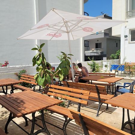 Hostel K13 Sarandë Exteriör bild