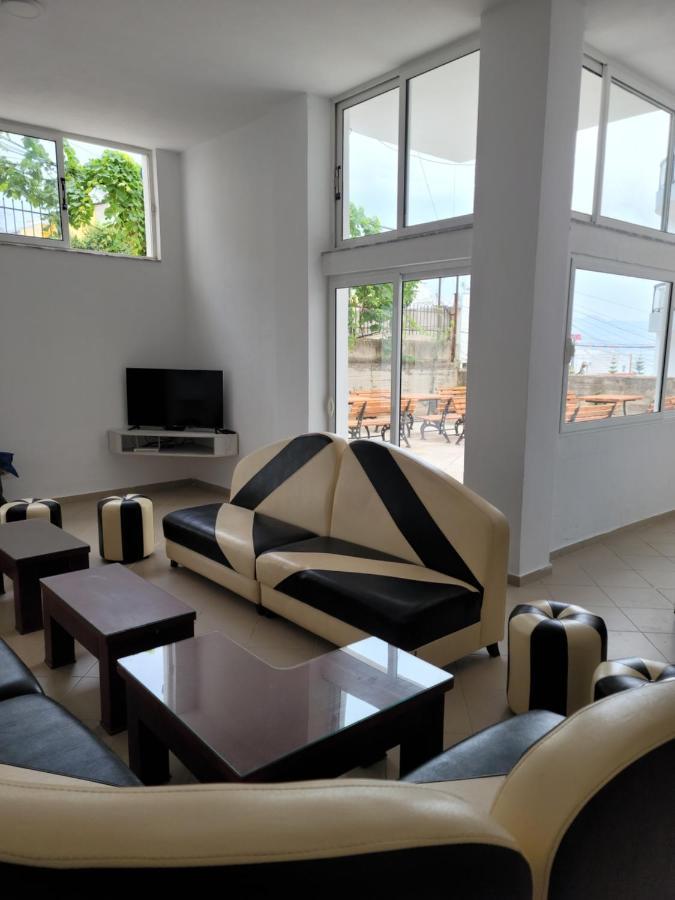 Hostel K13 Sarandë Exteriör bild