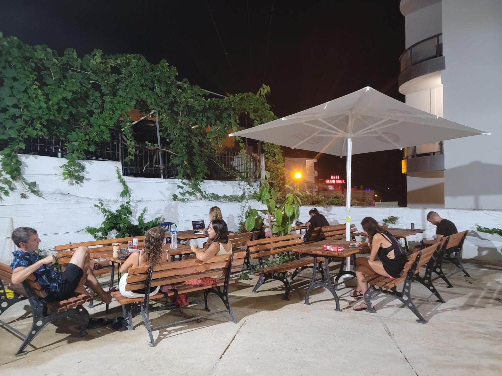Hostel K13 Sarandë Exteriör bild