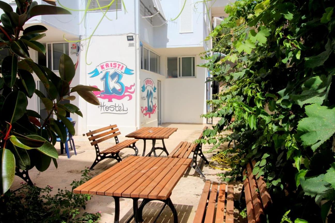 Hostel K13 Sarandë Exteriör bild