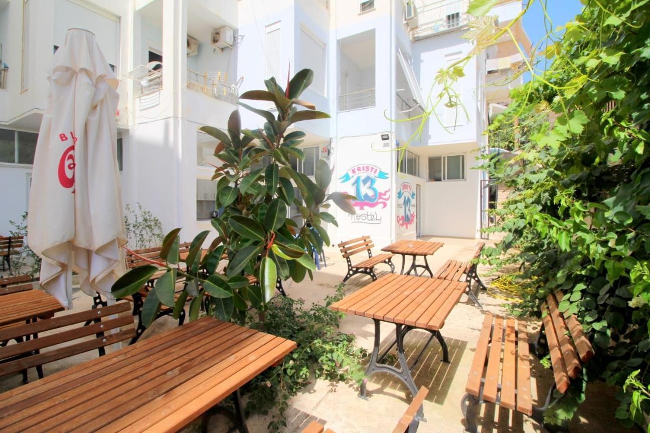 Hostel K13 Sarandë Exteriör bild