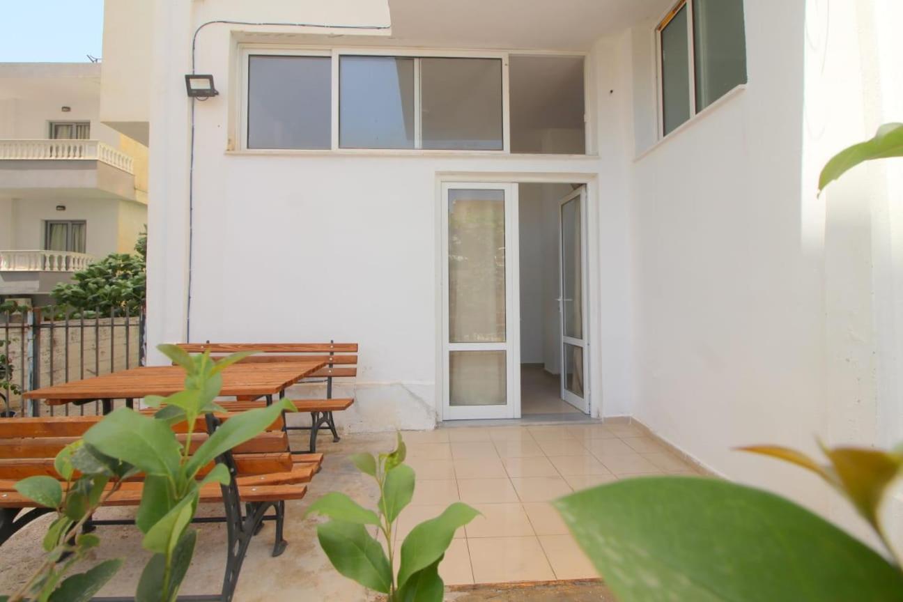 Hostel K13 Sarandë Exteriör bild