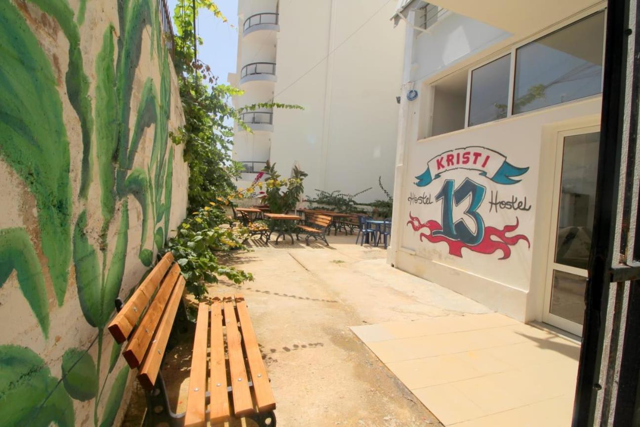 Hostel K13 Sarandë Exteriör bild