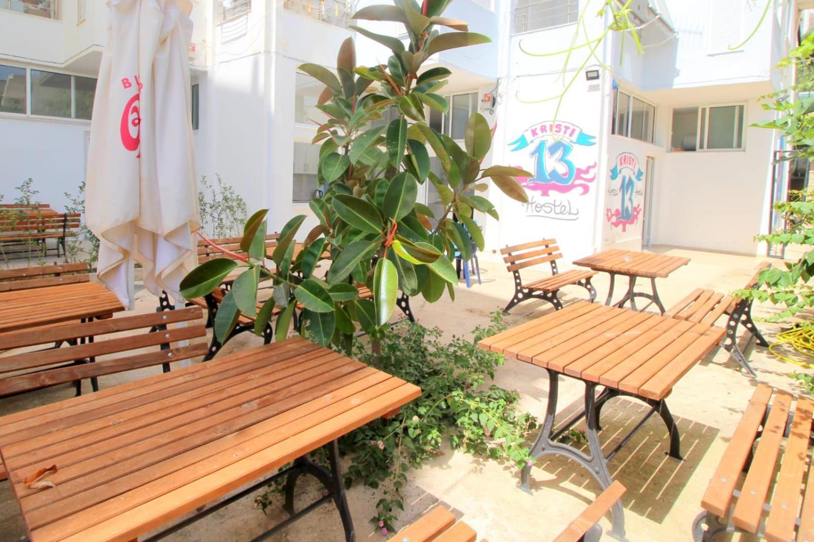 Hostel K13 Sarandë Exteriör bild