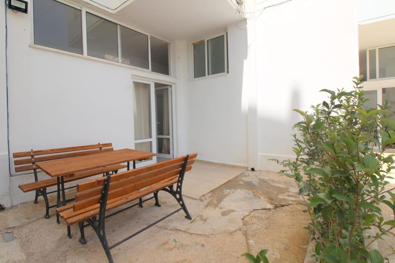 Hostel K13 Sarandë Exteriör bild