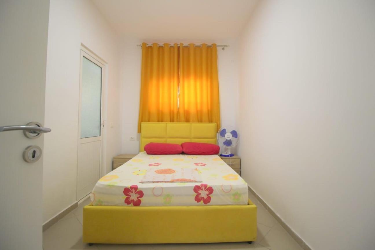 Hostel K13 Sarandë Exteriör bild