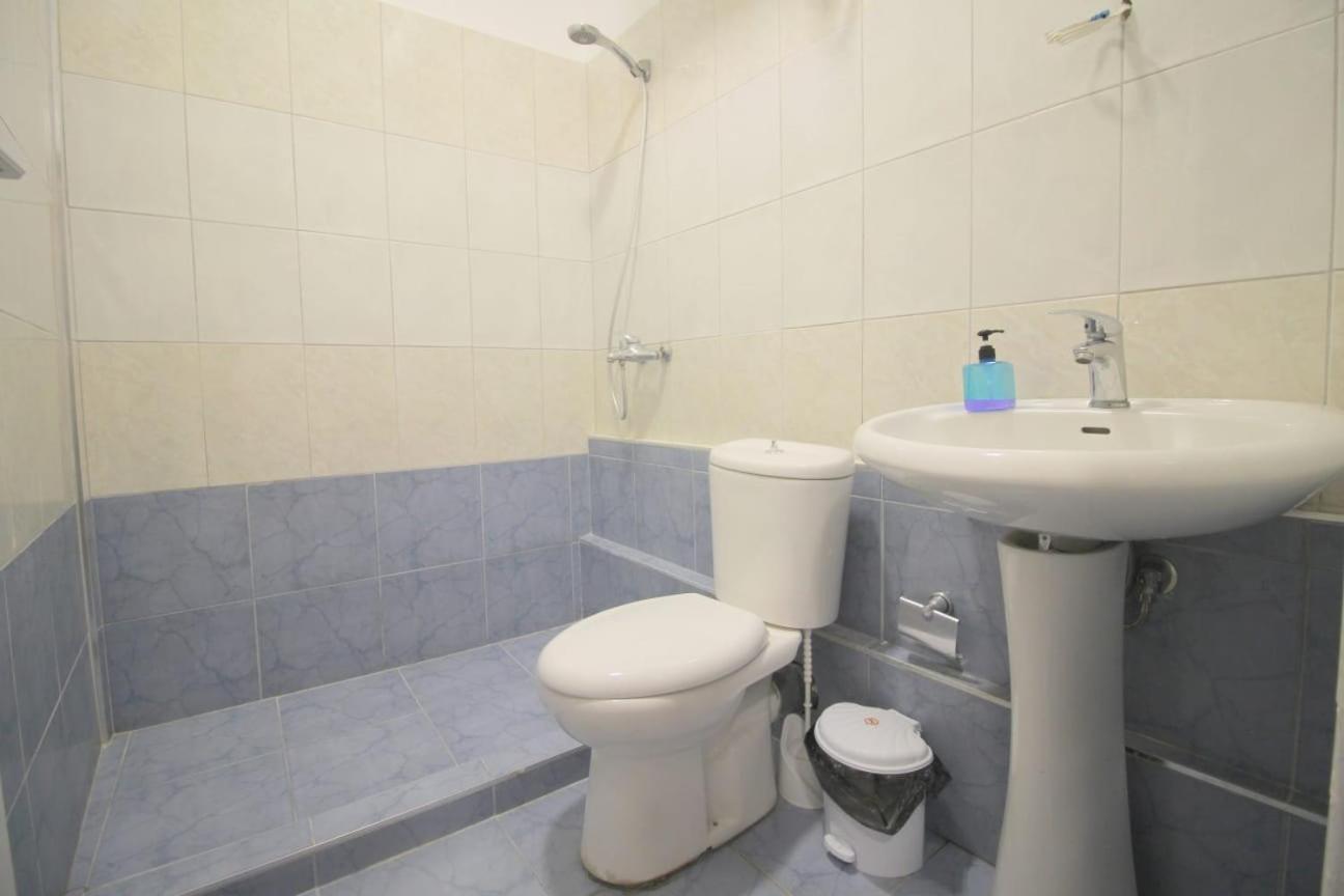 Hostel K13 Sarandë Exteriör bild