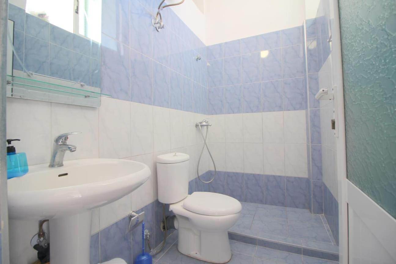 Hostel K13 Sarandë Exteriör bild