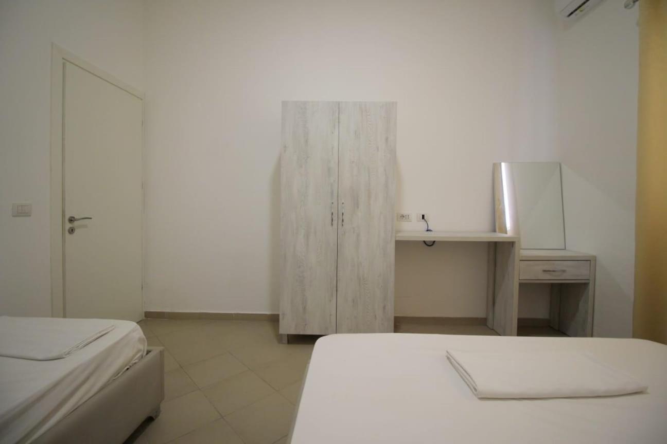 Hostel K13 Sarandë Exteriör bild