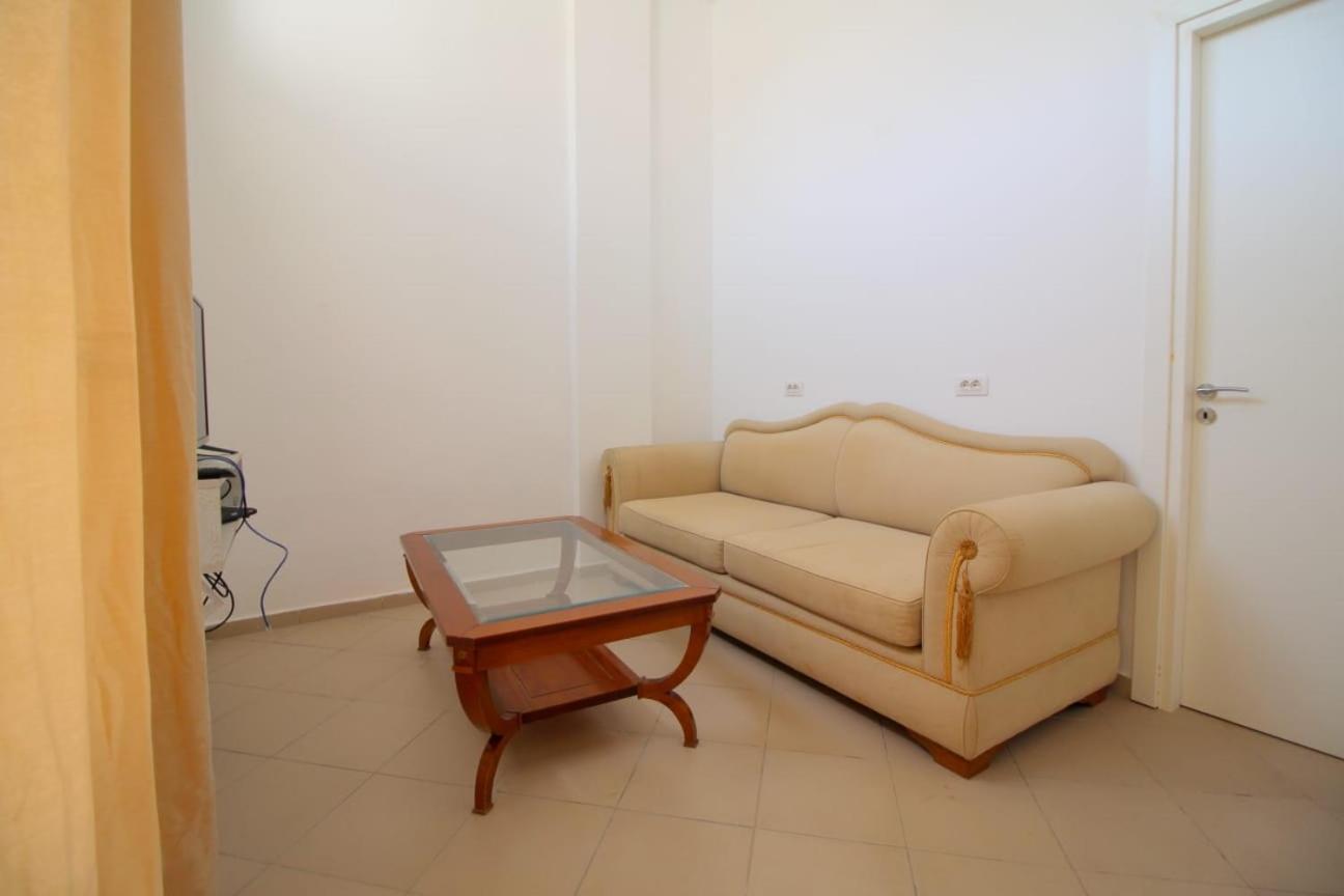 Hostel K13 Sarandë Exteriör bild