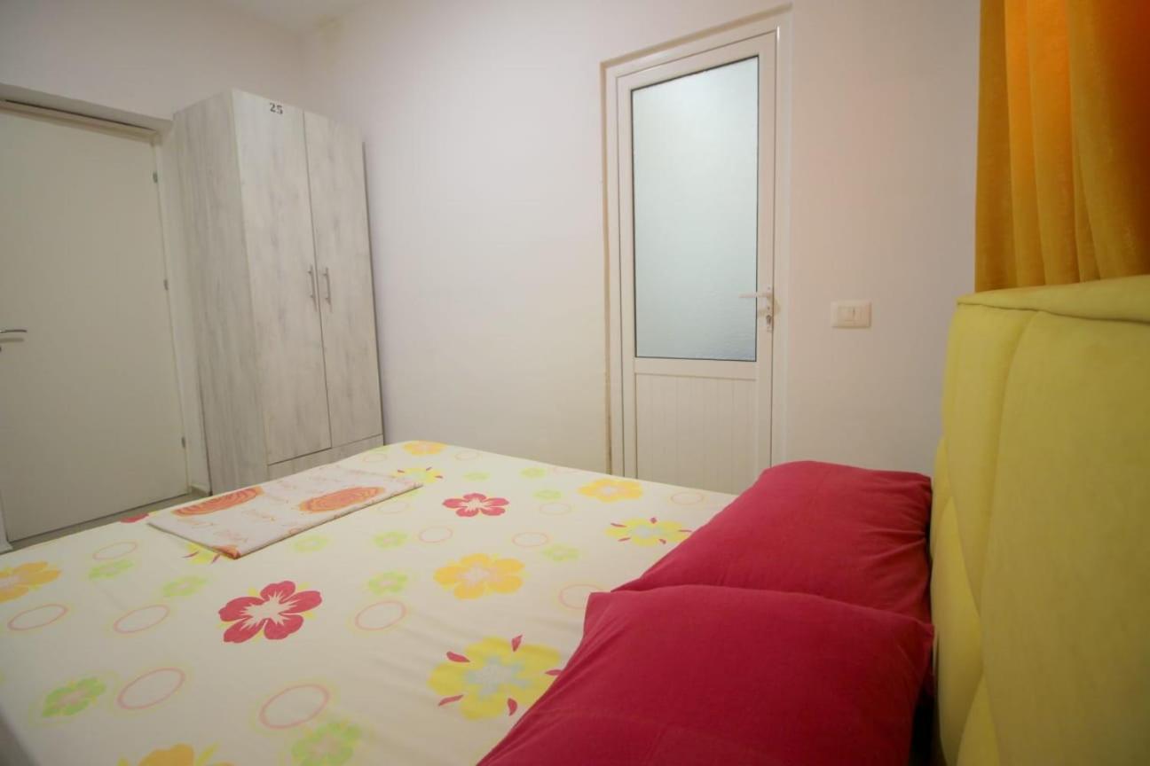 Hostel K13 Sarandë Exteriör bild