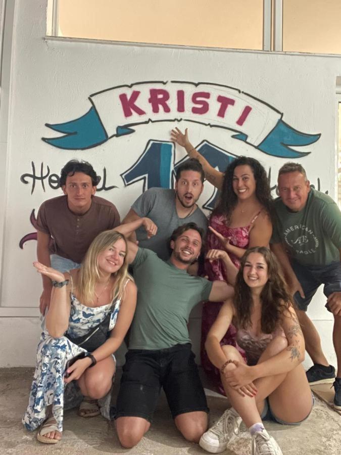 Hostel K13 Sarandë Exteriör bild